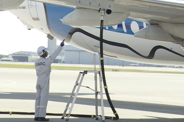 フライト燃料を給油している様子