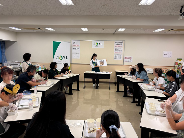 「オイルおにぎり」づくりの講座の様子