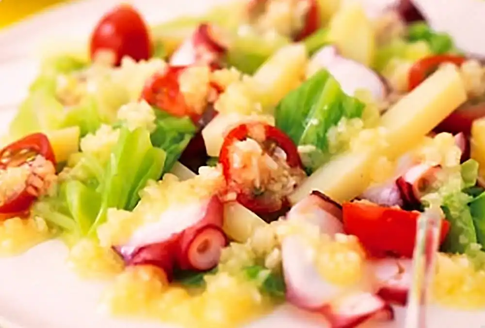 ポテトとたこ・キャベツのサラダ(ﾚﾓﾝｵﾆｵﾝﾄﾞﾚｯｼﾝｸﾞ)