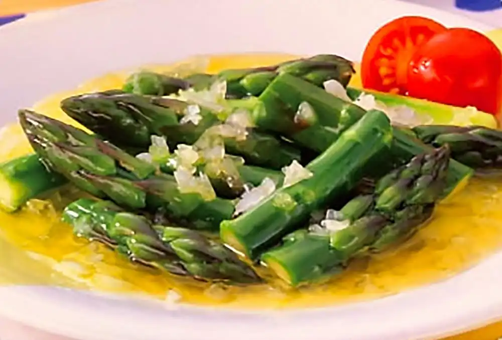 アスパラと玉ねぎのサラダ