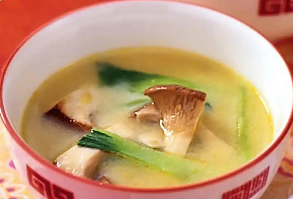 エリンギとチンゲン菜のさらっとコーンスープ