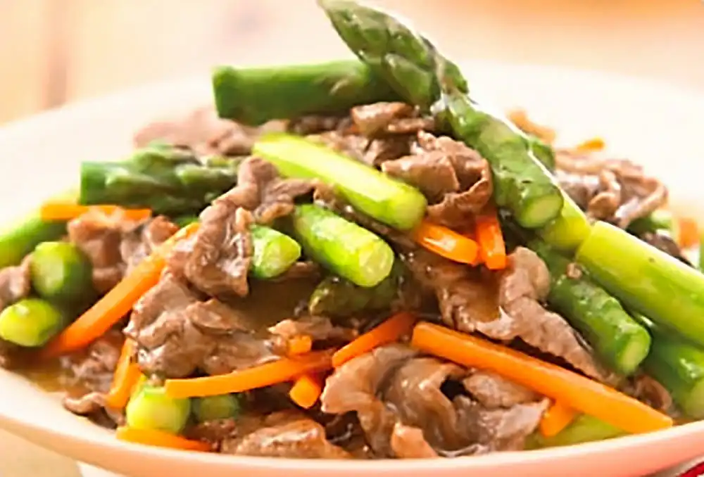 牛肉とアスパラの甘酢炒め