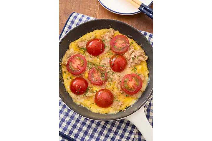 ツナとミニトマトのオープンオムレツ