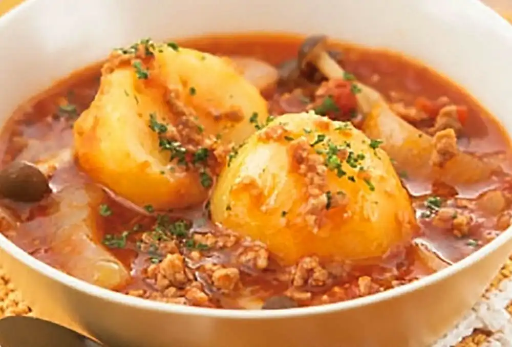 ひき肉とごろっとじゃがいものトマトシチュー