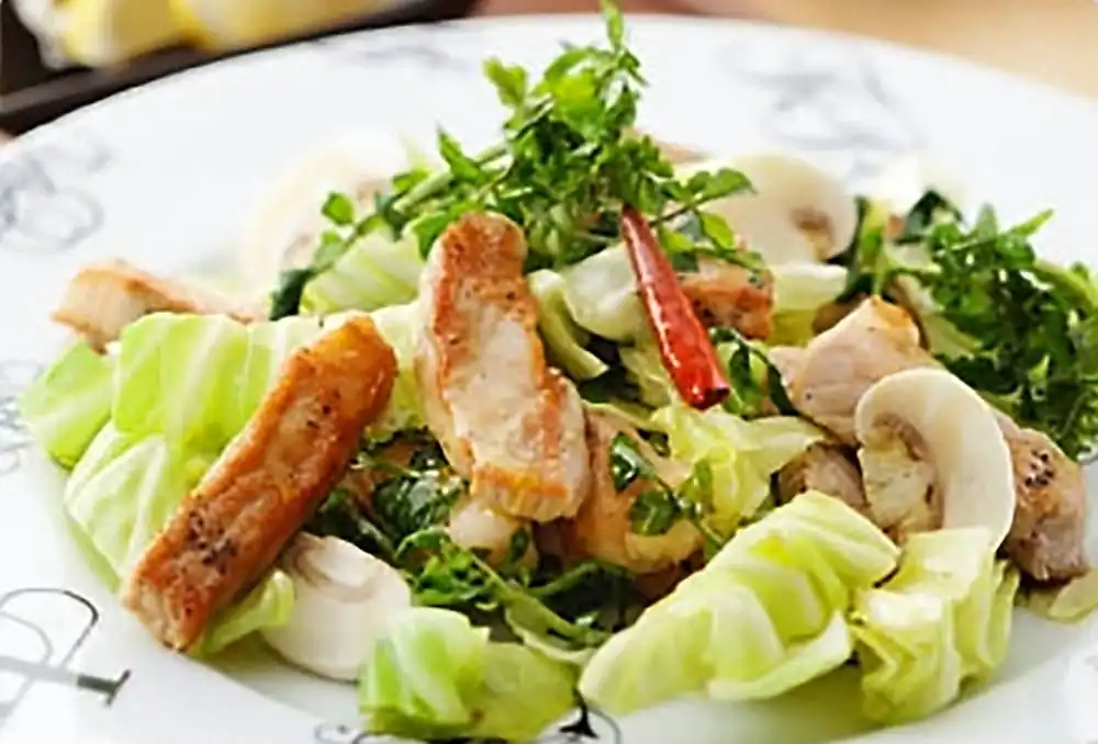 ポークキャベツの香りオリーブ炒め