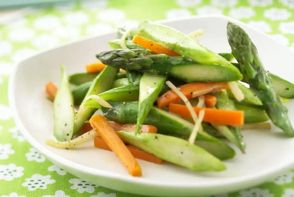 アスパラとにんじんのしょうが炒め