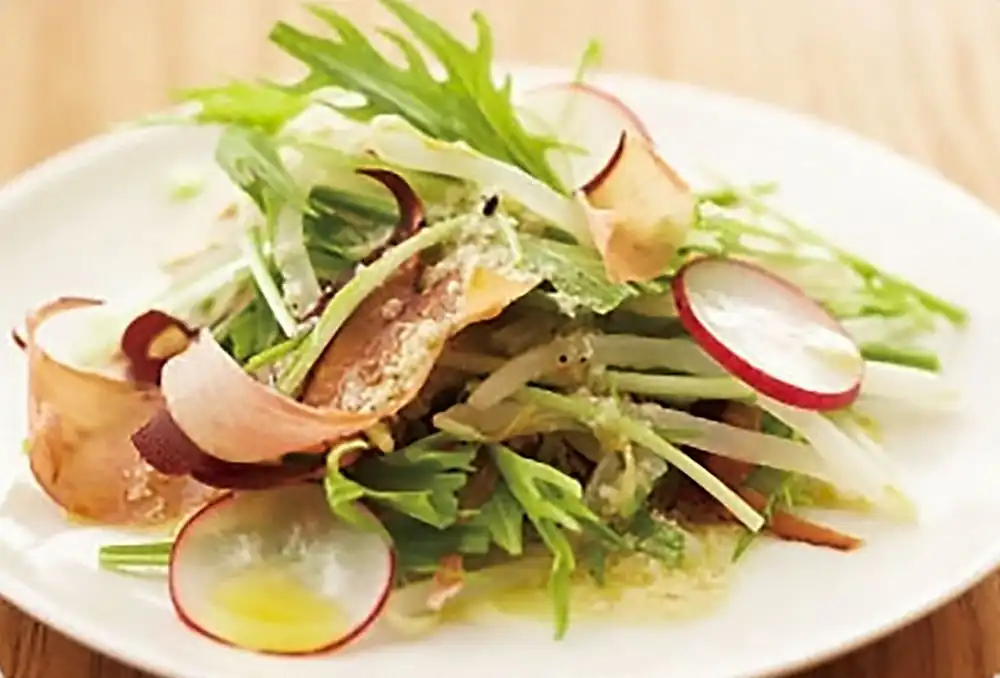 水菜とかつお節のスパイシーサラダ