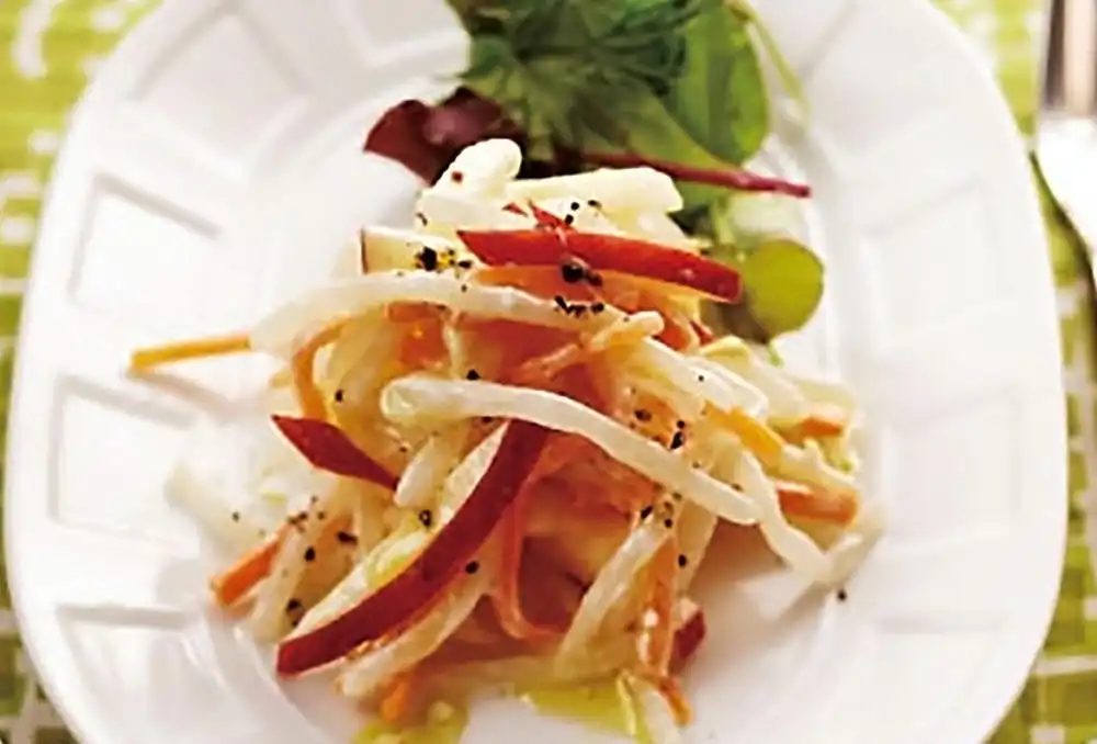 もやしとりんごのシャキシャキヨーグルトサラダ