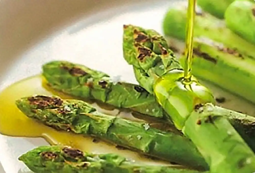 旬のアスパラ焼きオリーブオイルかけ