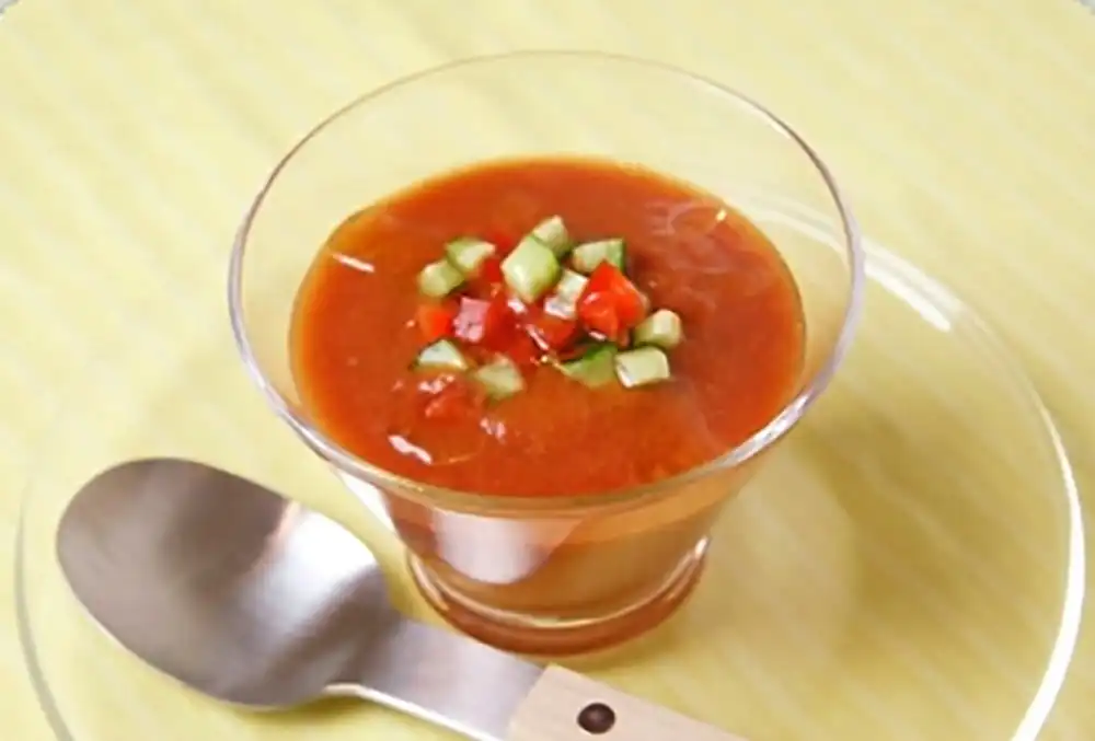 トマト丸ごと1個で簡単ガスパチョ