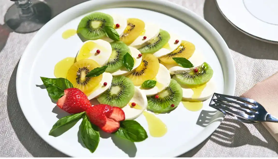 キウイのカプレーゼブーケ
