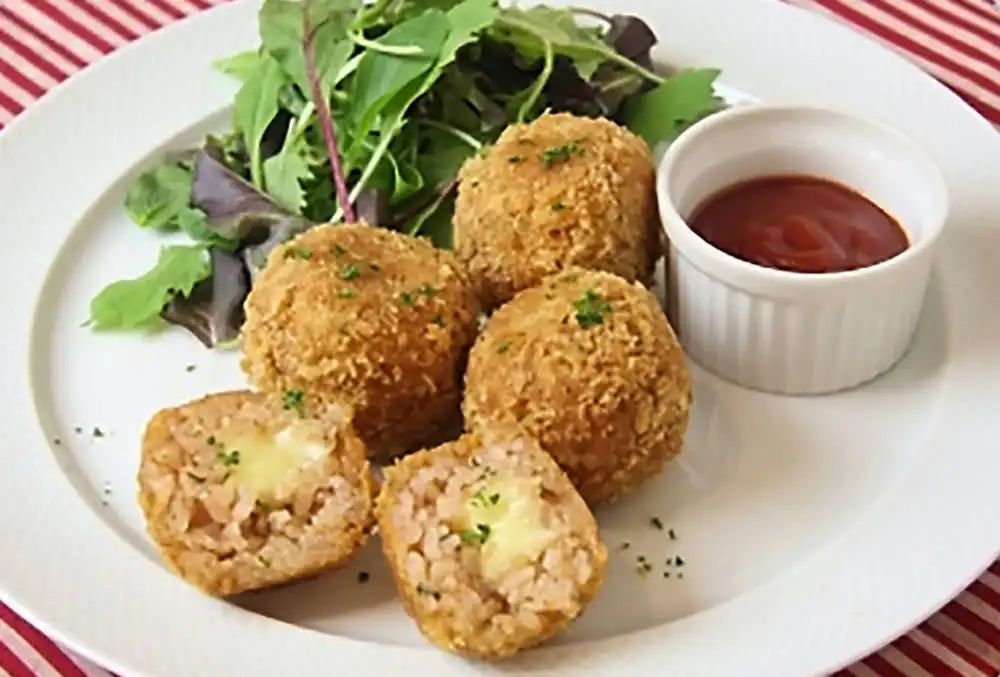 アランチーニ（ライスコロッケ）