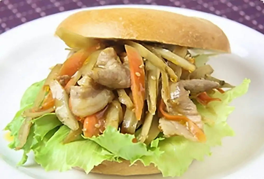 ピリ辛きんぴらベーグルサンド