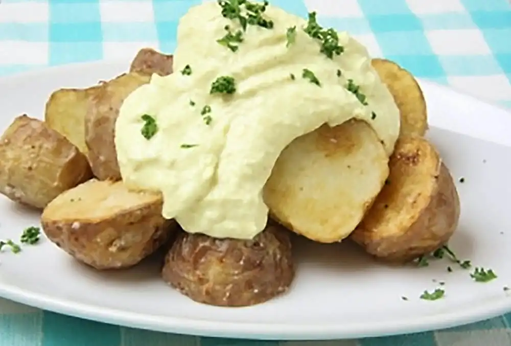 新じゃがフライドポテト~ヨーグルトソースカレー風味~
