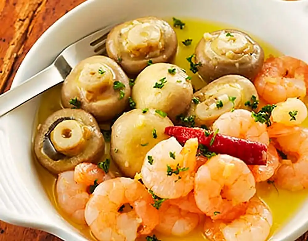 えびとマッシュルームのアヒージョ