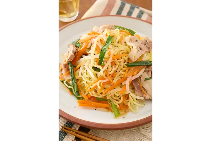 豚肉ともやしのレンチン焼きそば