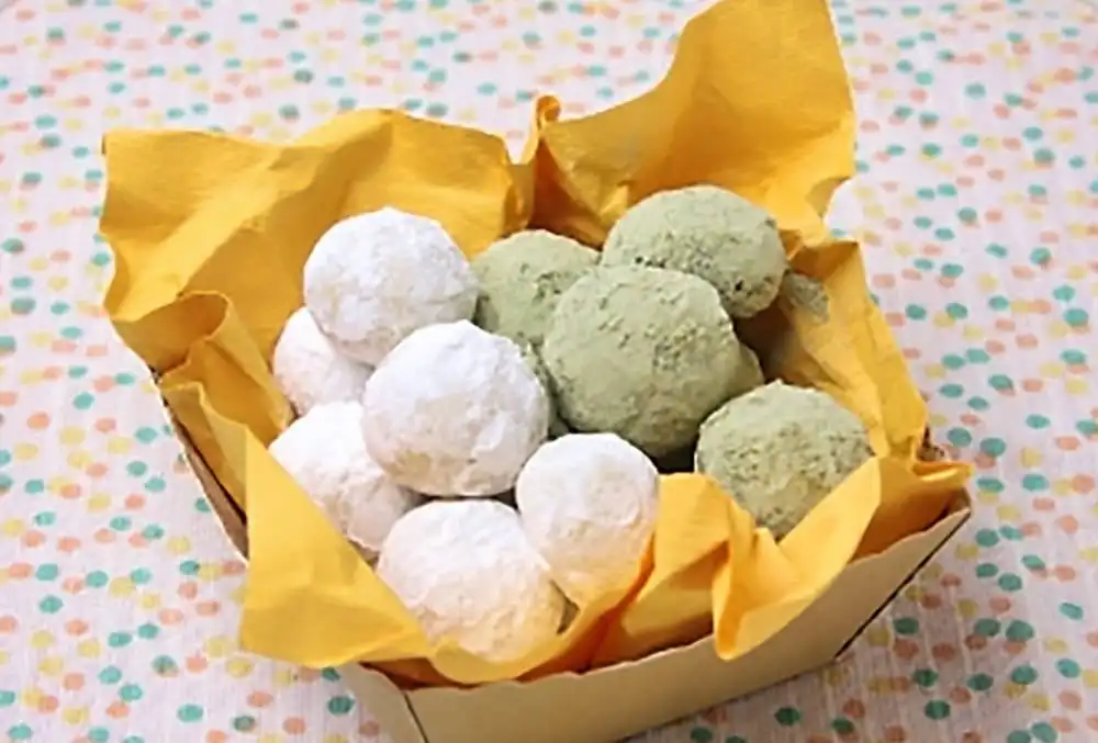 2色のスノーボールクッキー