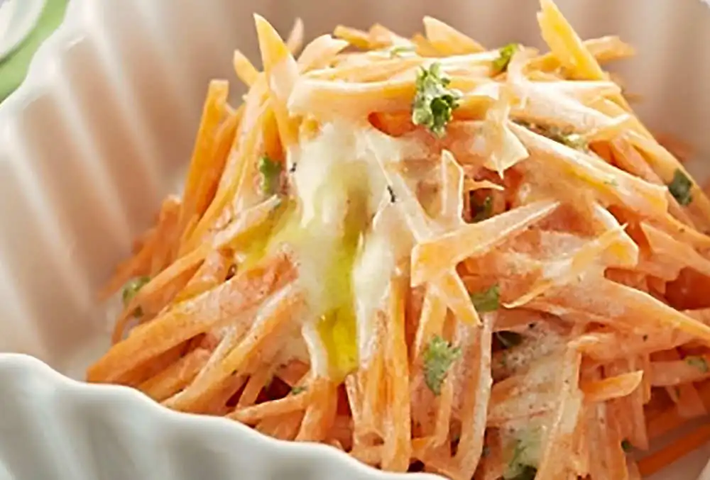 ヨーグルトとオリーブオイルのキャロットサラダ