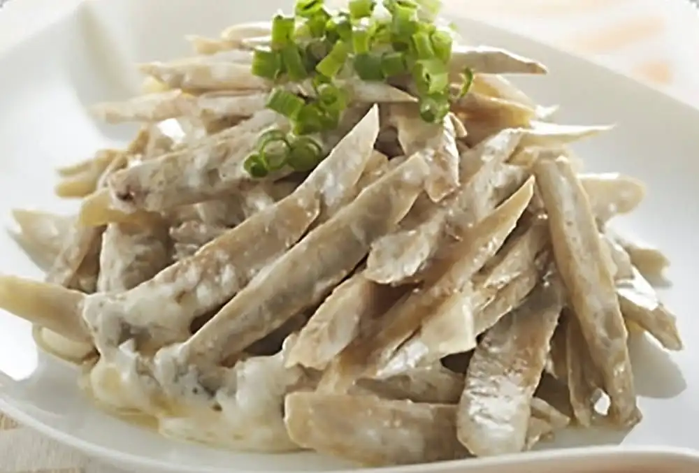 ヨーグルトとごま油のごぼうサラダ