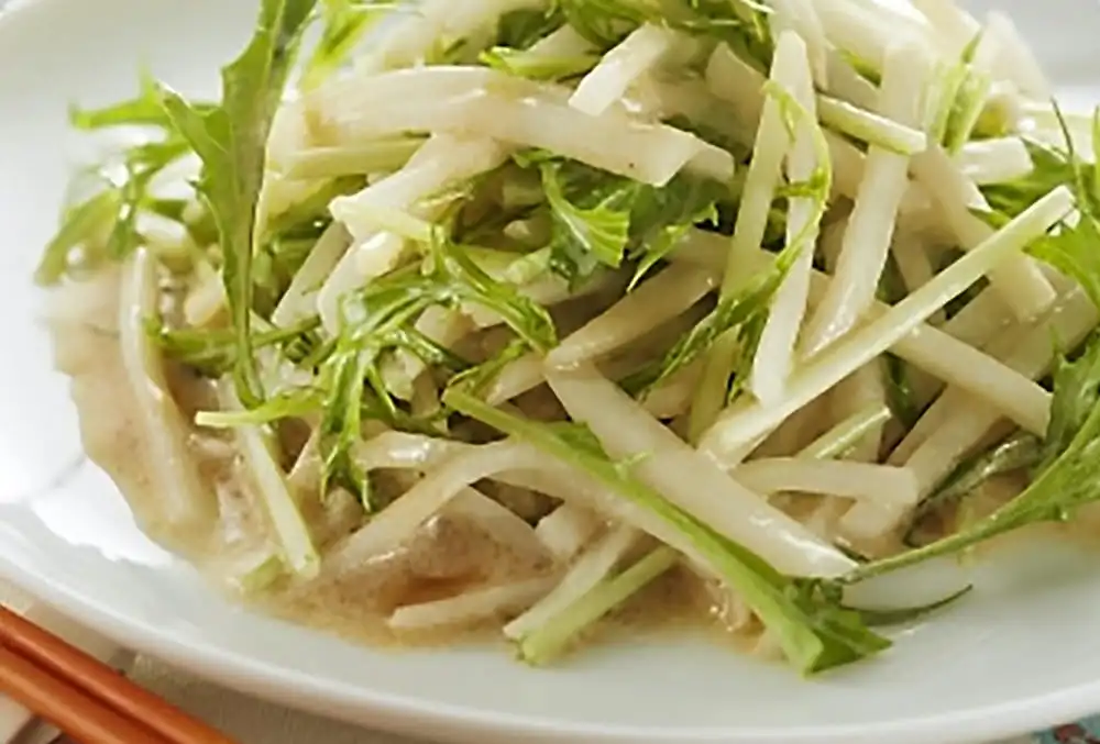 ヨーグルトとごま油の大根サラダ