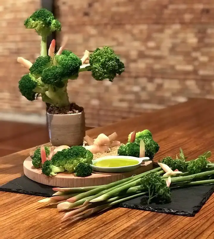 ブロッコリーの盆栽仕立て ~オリーブオイルの水面にゆれて~