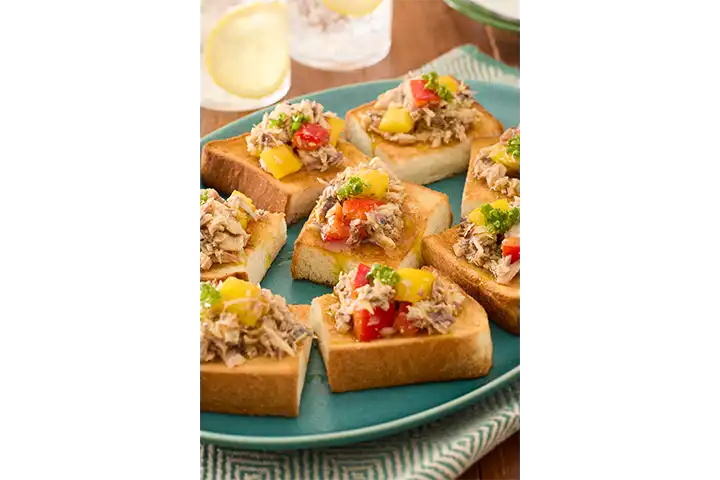 さば缶の食パンカナッペ